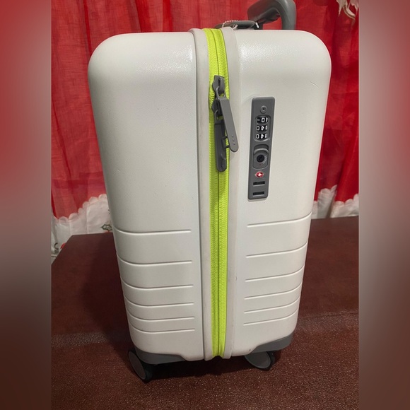 Drunk Elephant Monos Mini Luggage - Picture 5 of 9